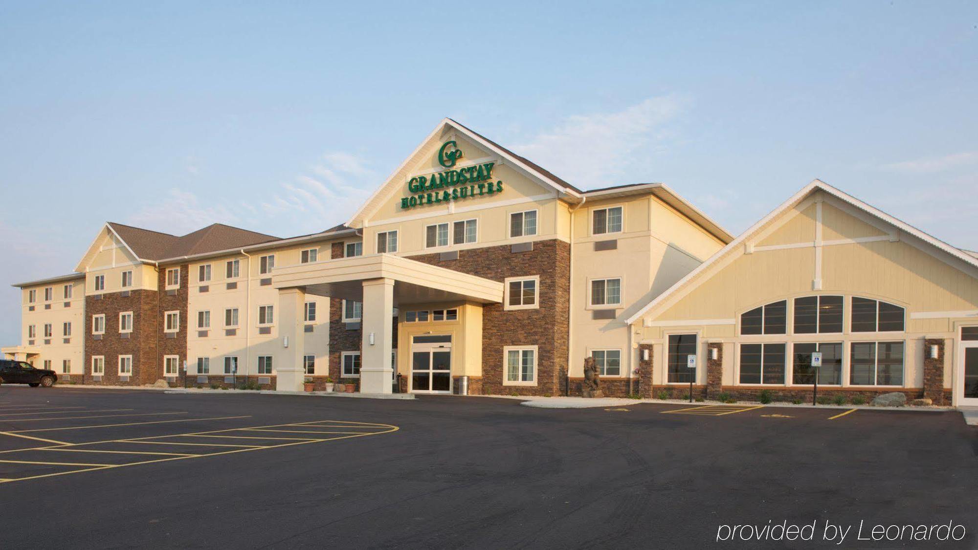 Grandstay Hotel & Suites Mount Horeb - Madison Eksteriør billede