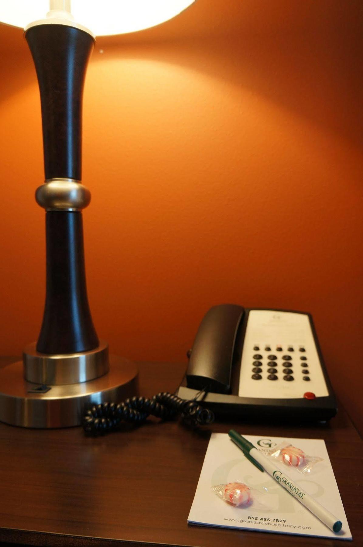 Grandstay Hotel & Suites Mount Horeb - Madison Eksteriør billede